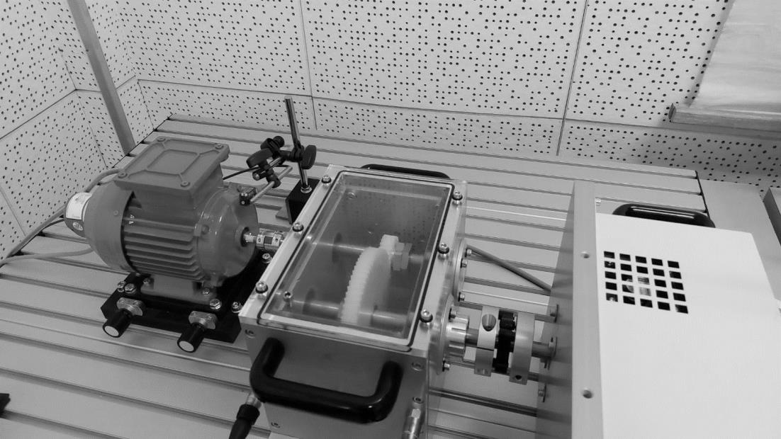 Experimental test rig used for AccuFlow gear-tooth dynamic response investigation