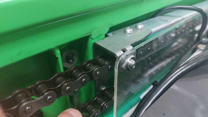 Close-up of the ARISTOS chain-drive transmission during inspection